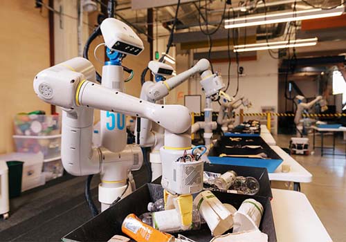Google의 모회사는 사무실에 100대의 로봇을 배치합니다. 